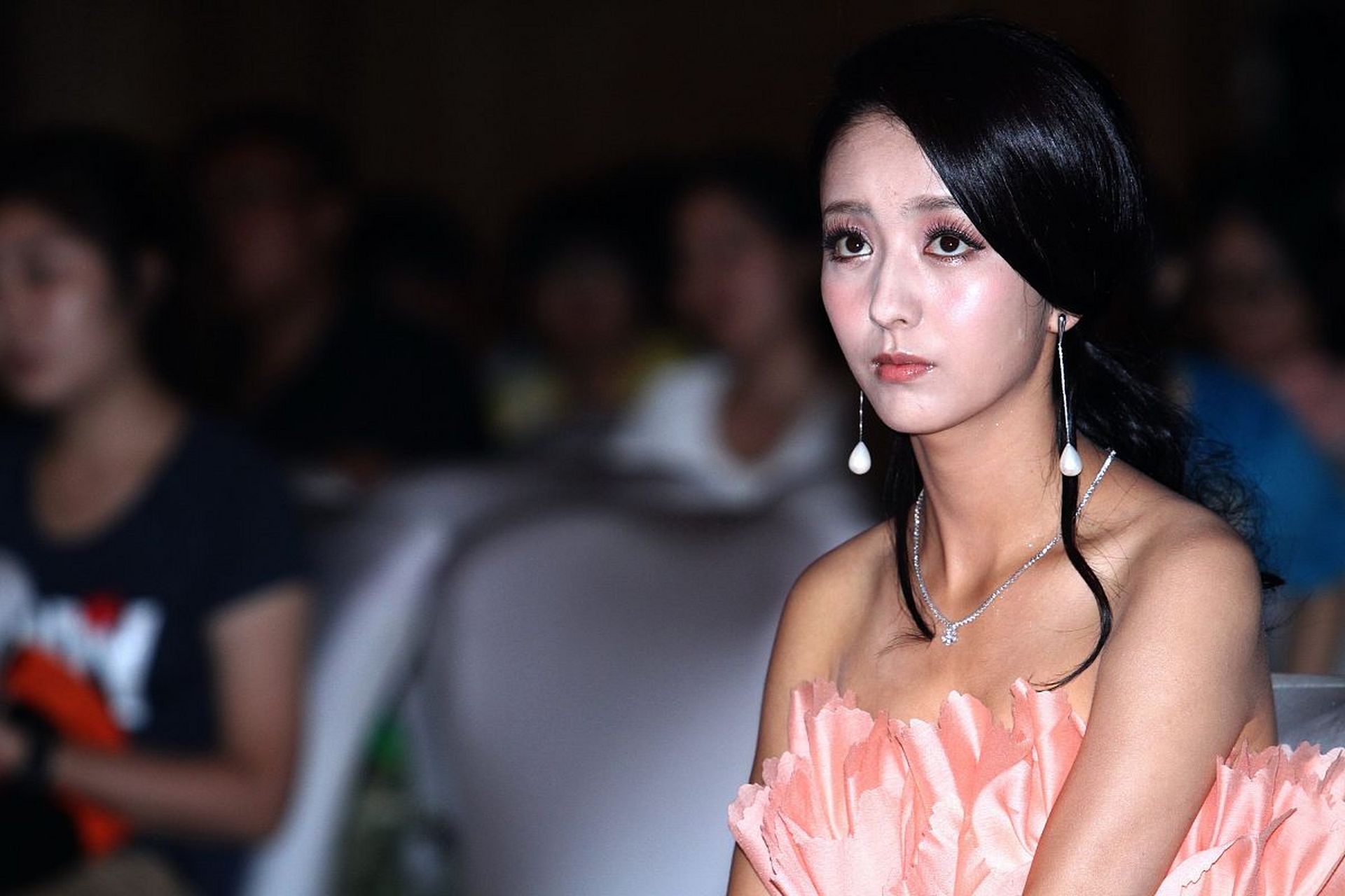 佟丽娅的早期生图,这状态怎么样?大家觉得,她的颜值巅峰,是哪部剧呢?