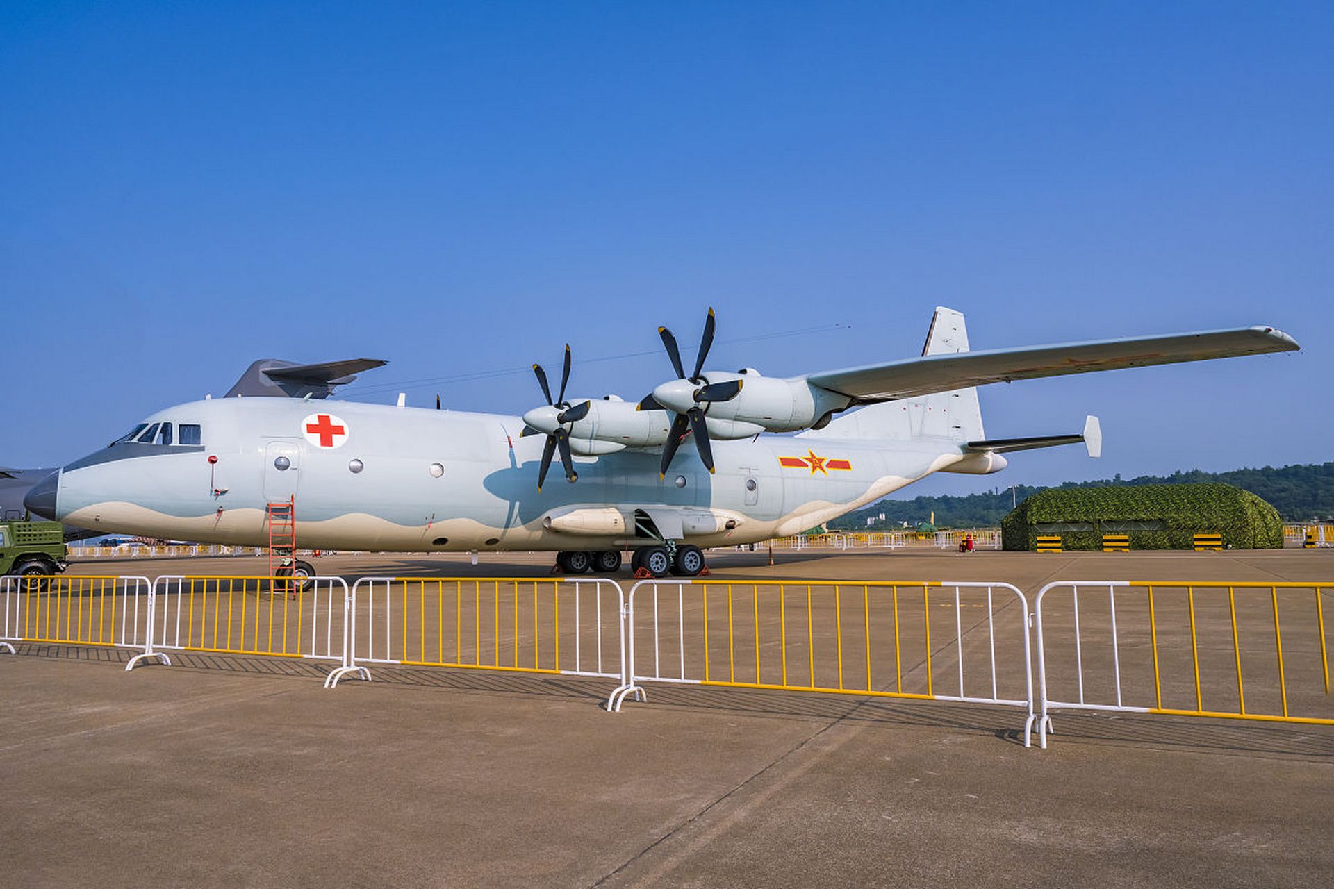 中国的运9电子战飞机被日本f15j战斗机跟踪 运9电子战飞机在台湾以东