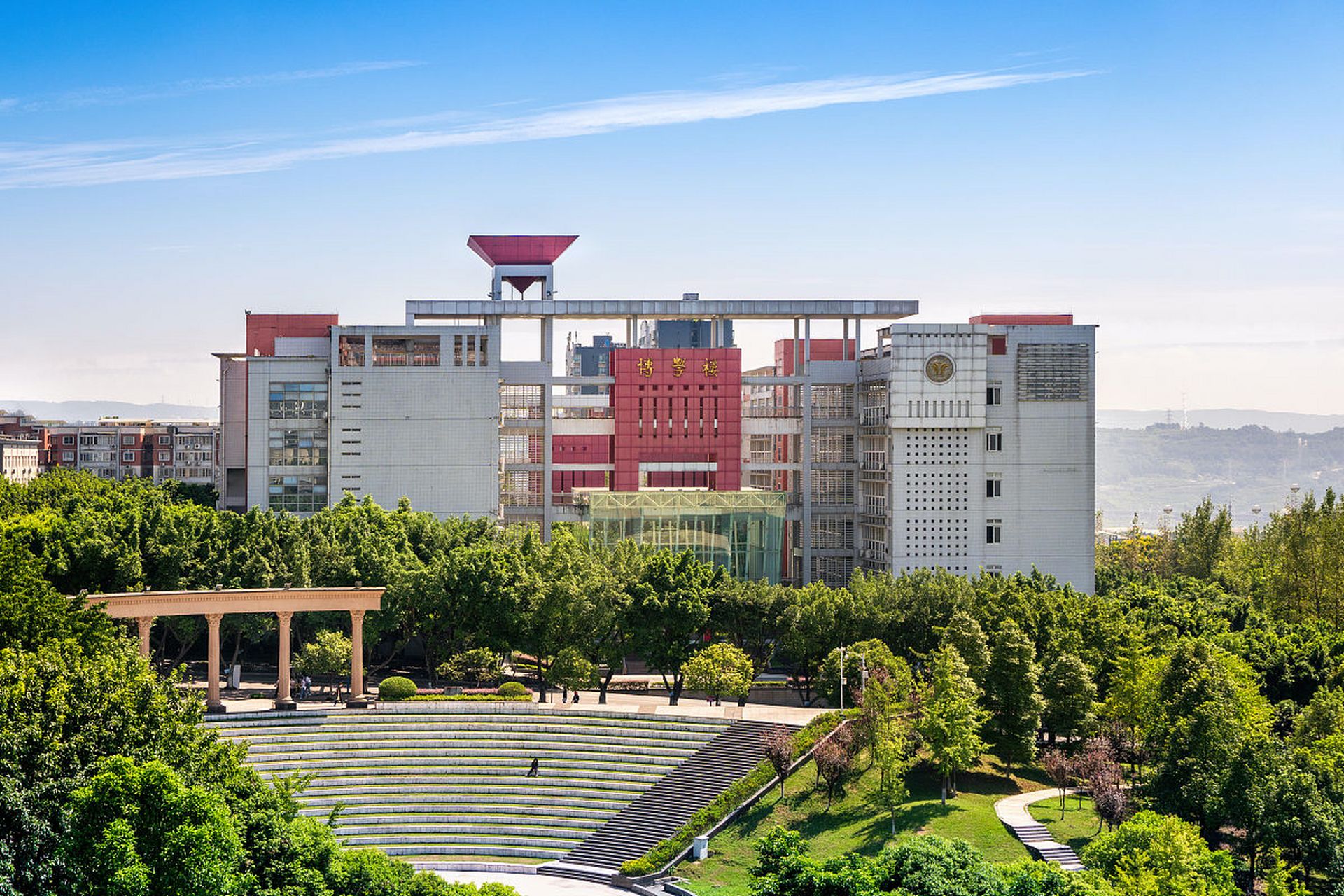 西南政法大学是新中国最早建立的高等政法学府,1978年即被确立为全国