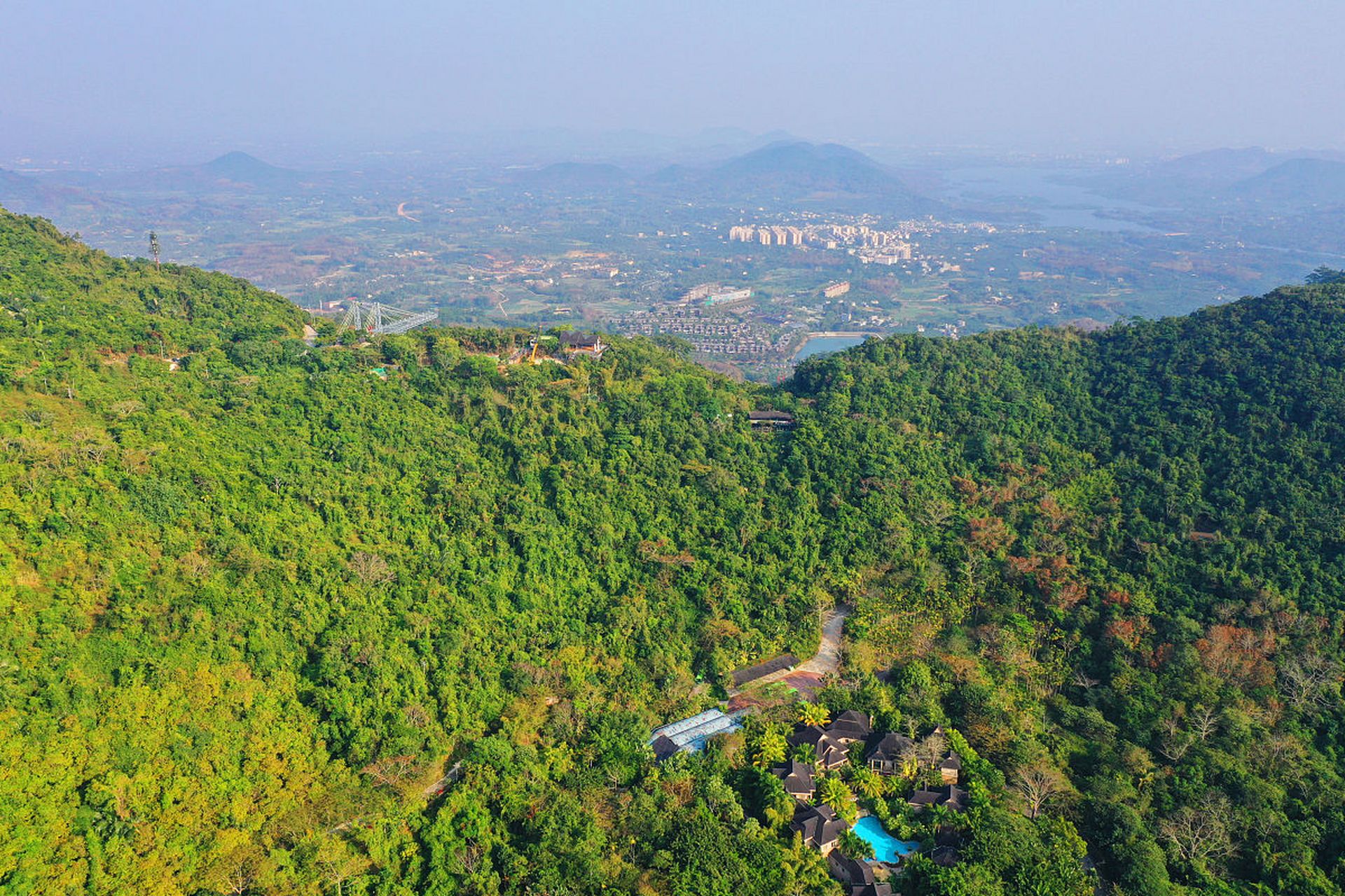 作家半山在《半山文集》里写道:"世上并没有那么多坏人,多数时候只是