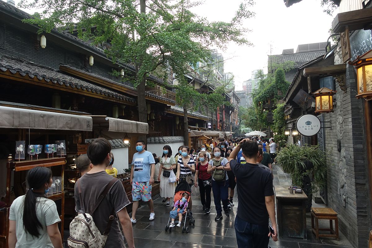 正月初四北海人潮涌动到处是欢乐的场面