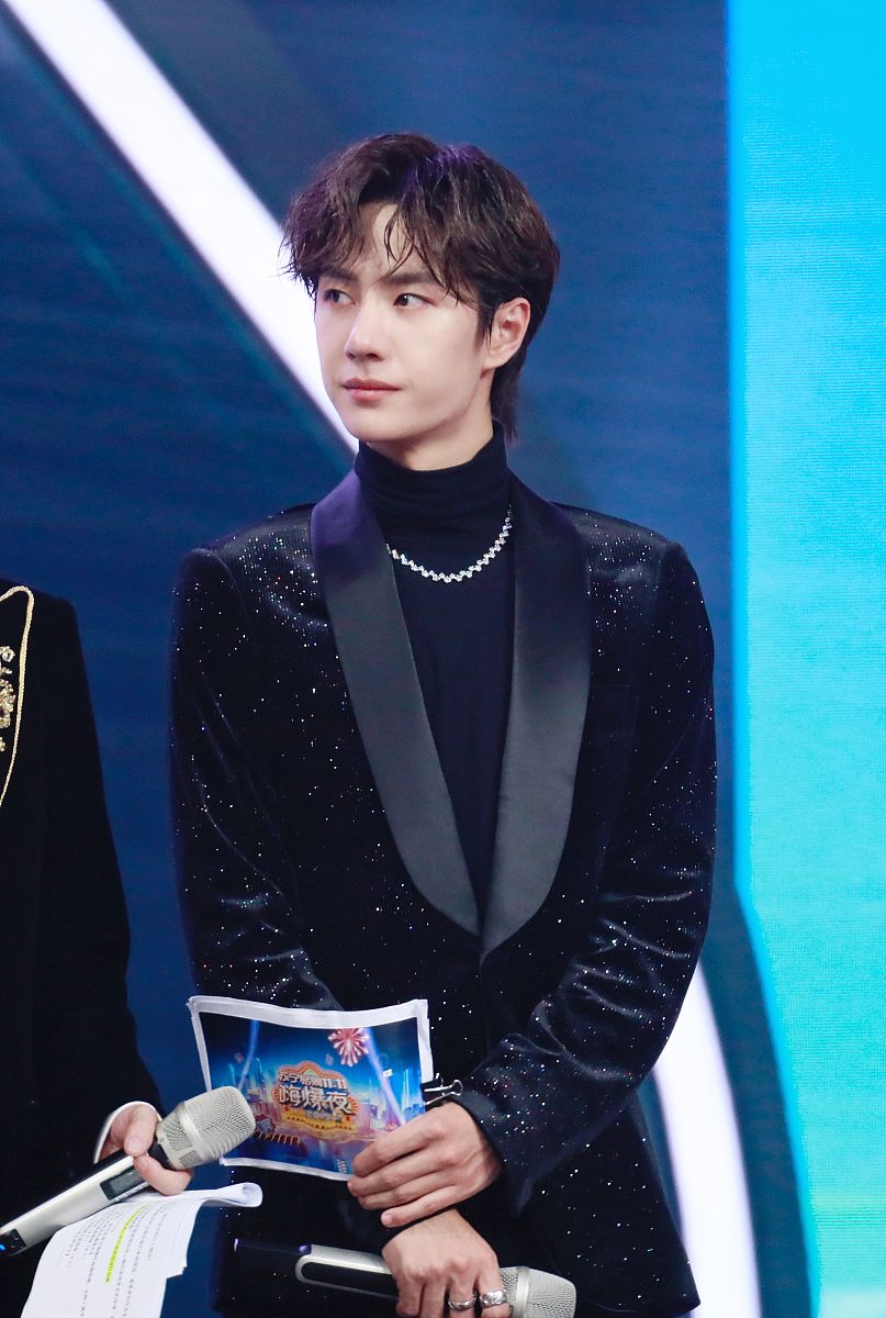 王一博解约风波:顶流艺人如何打破经纪公司"吸血式"合作模式?