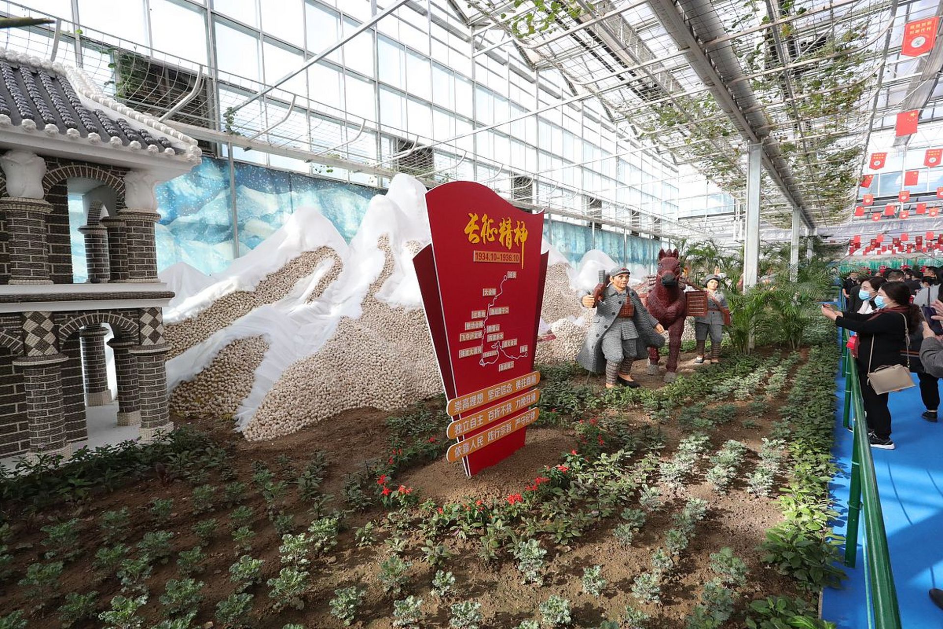 建三江胜利农场展厅设计独特,沉浸式体验中心利用沉浸式投影空间,展板