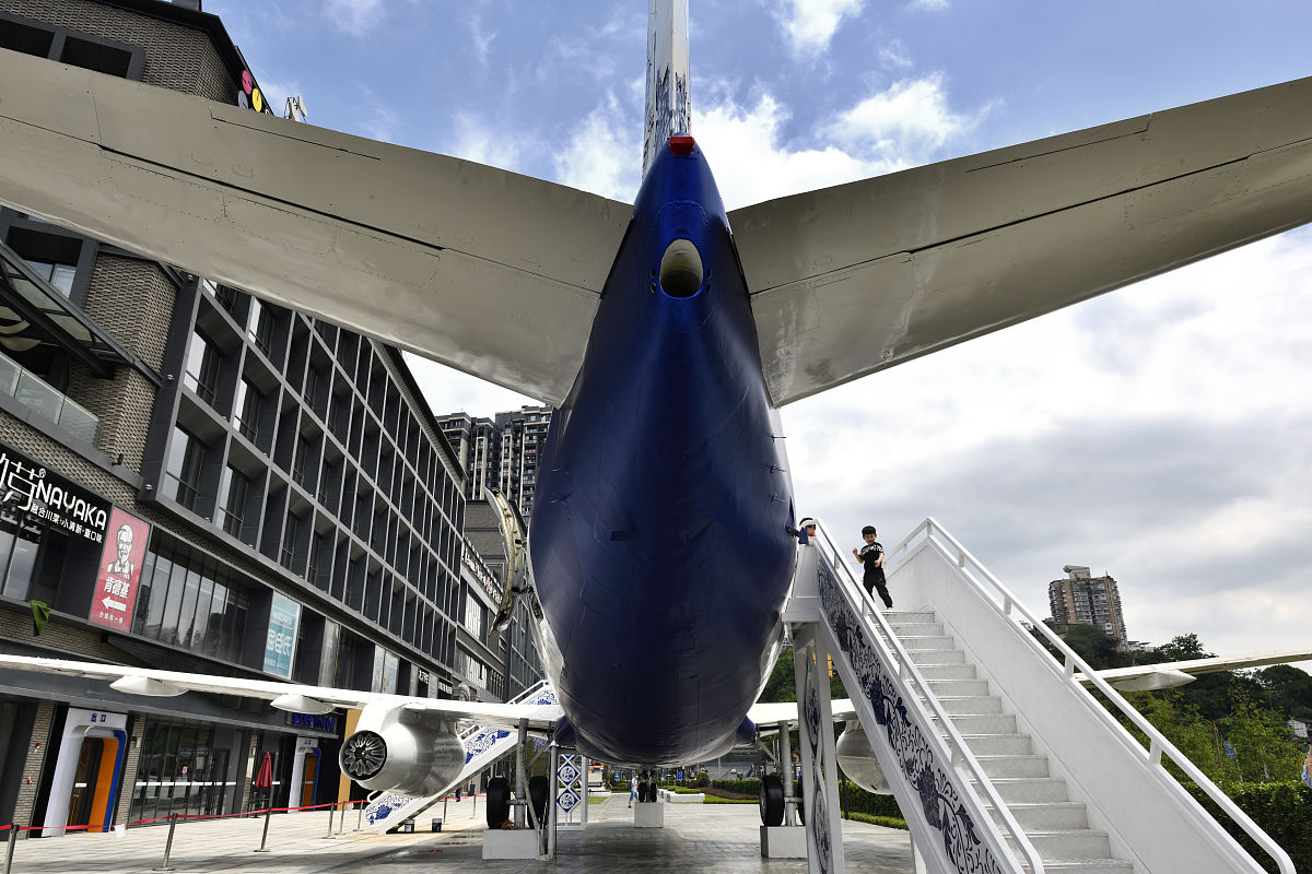 最近一次是飞美国,居然只有一件行李托运免费,另一个行李到机场