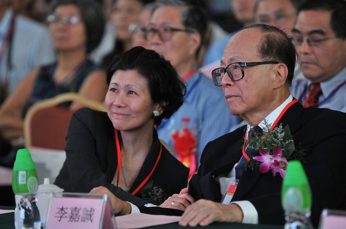 李嘉诚女友周凯旋的发家史!