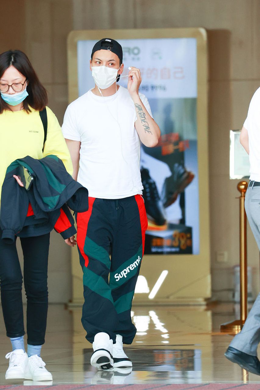 陈伟霆身上,竟然有这么多纹身[左捂脸]!#我们都爱聊八卦