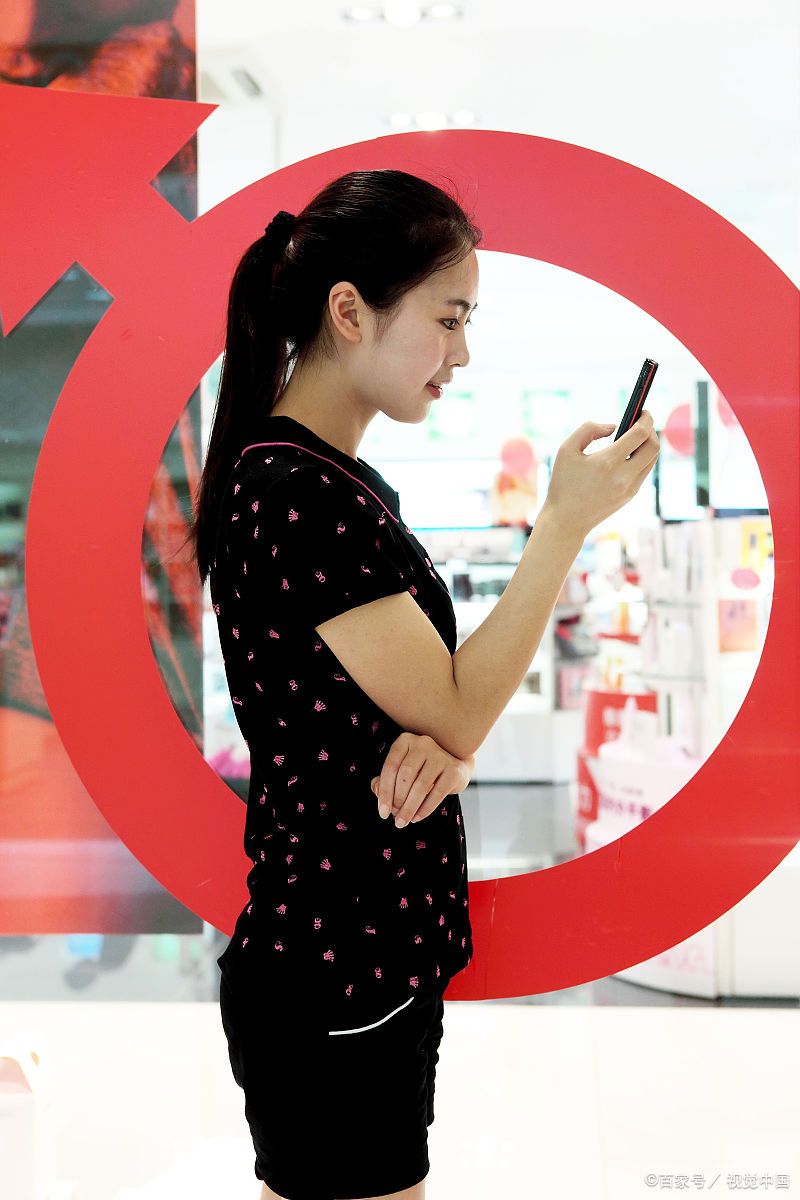 东莞女孩一心存钱,月工资4800,一年存50000
