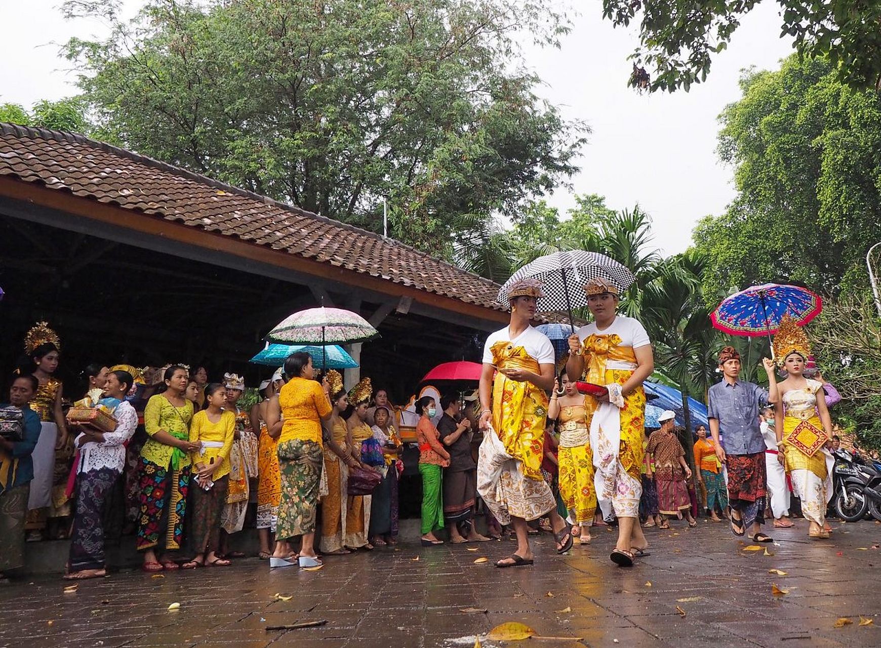 宋干节(又叫泼水节)是泰国最重要的传统节日之一,庆祝活动盛大且有趣
