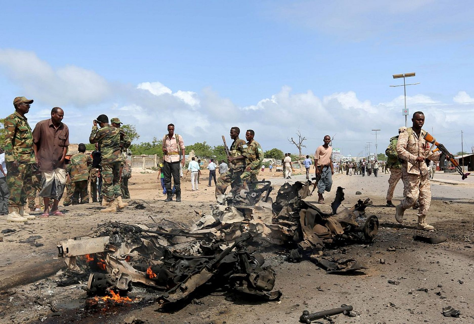 巴基斯坦军方:当晚在克什米尔地区,一架印军无人机试图入侵巴基斯坦