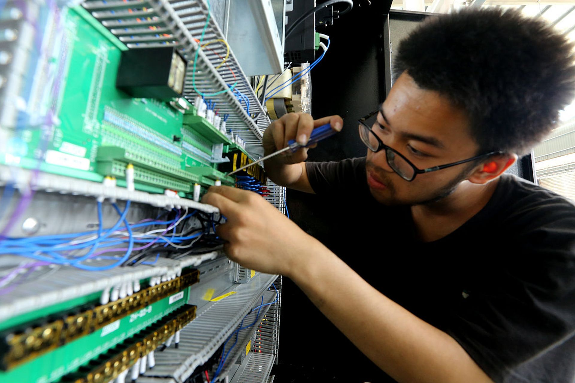 别犹豫,现在就行动![原文:信息通信网络终端维修员怎.