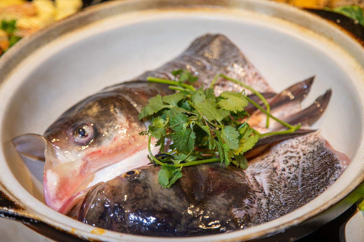 在家做廣東特色砂鍋魚頭(啫啫魚頭煲)比很多飯店的都好吃