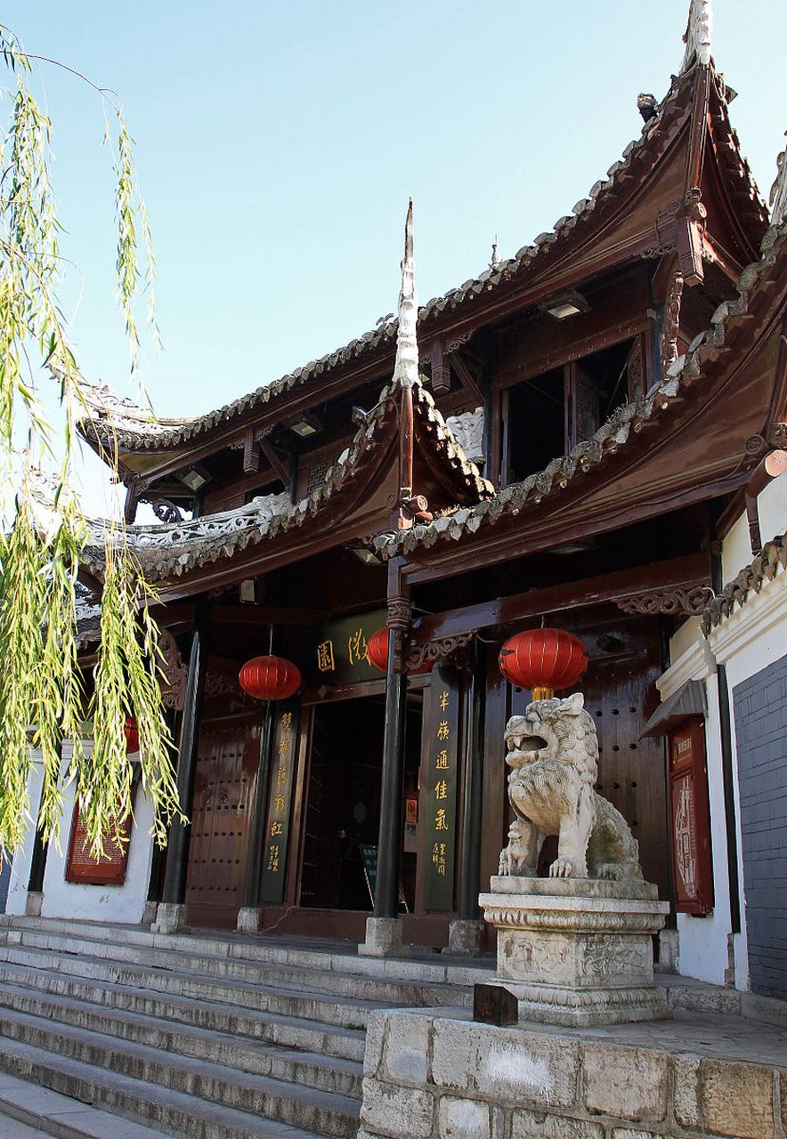 建水文庙始建于元至元二十二年(1285年),至今已有七百多年的历史.