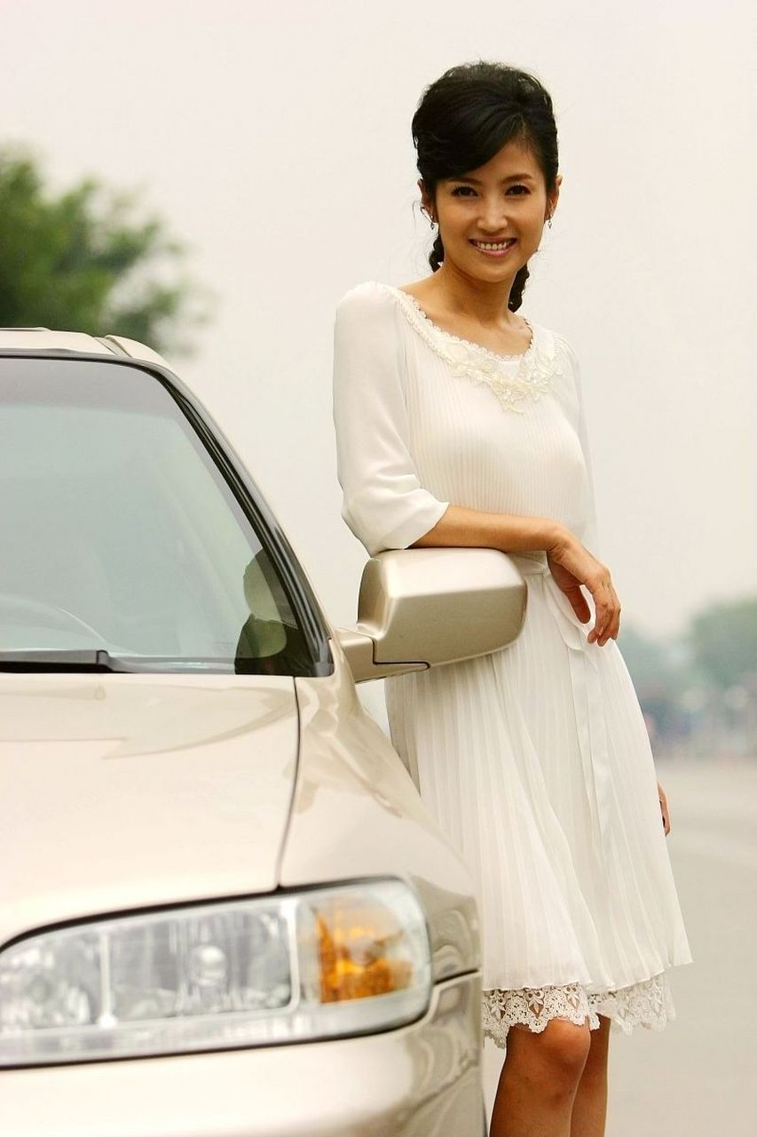 2017年,主持人刚强向春妮求婚,春妮表示结婚可以,但是婚后她要选择