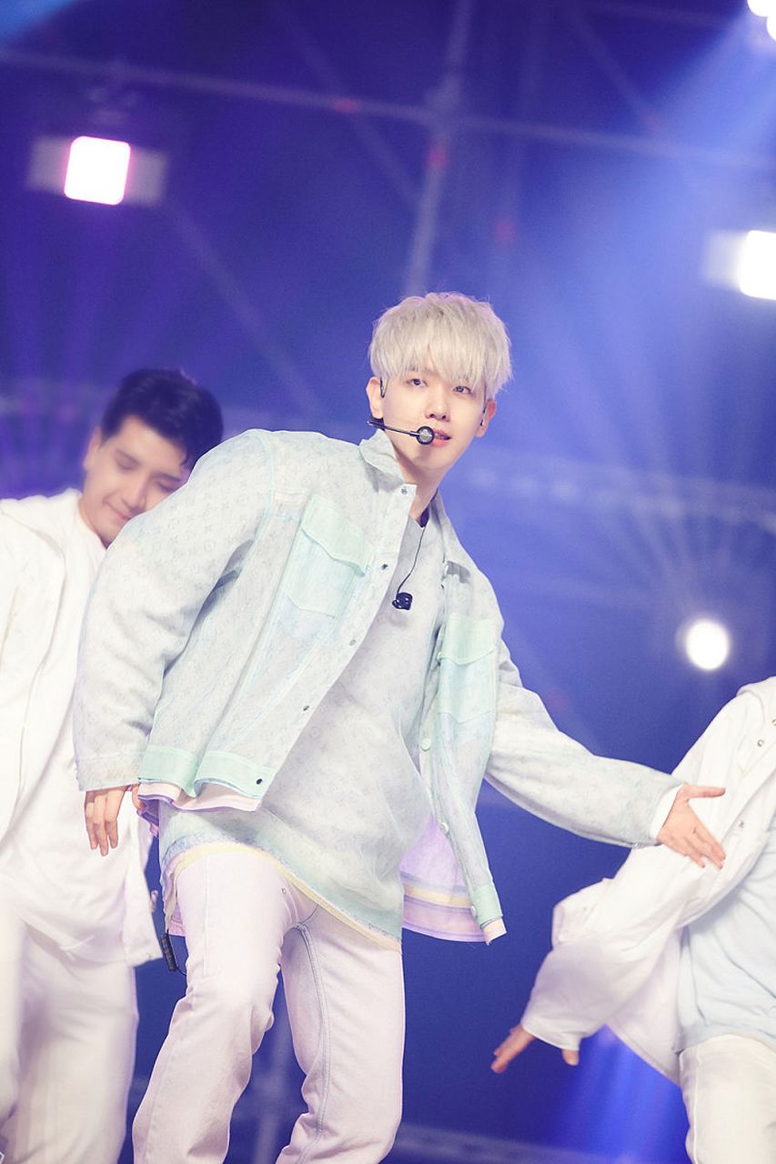 m的exo边伯贤金珉锡金钟大"chen,xiumin三人从发展性方向上决定离开sm