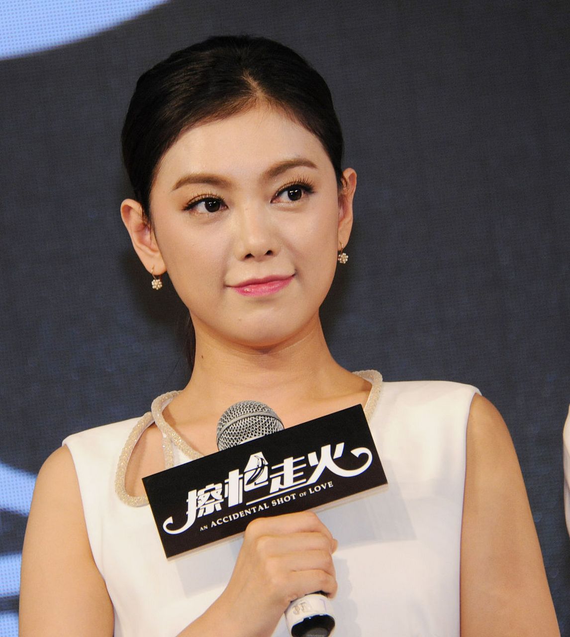 5月27日下午,继官宣有儿子后不久,饰演爱情公寓"秦羽墨"的赵文琪又发