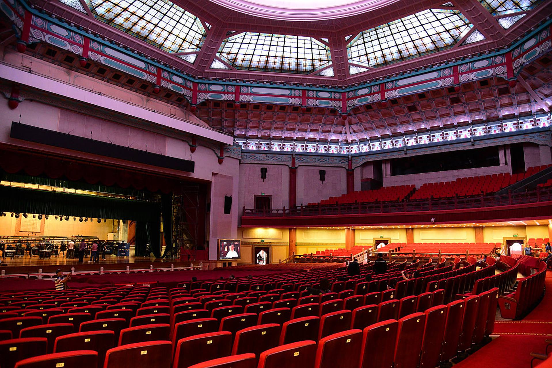 重庆1949大剧院,作为重庆市的一颗明珠,是旅游者们绝对不能错过的景点