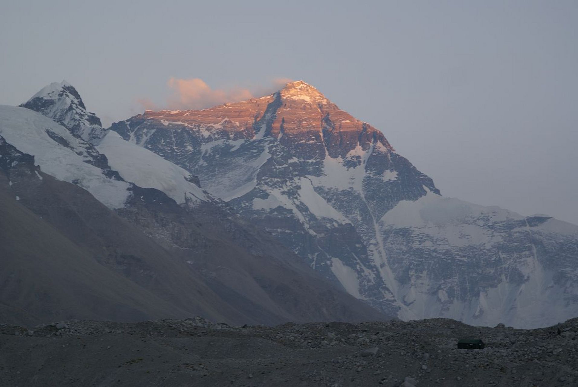 独立山峰图片