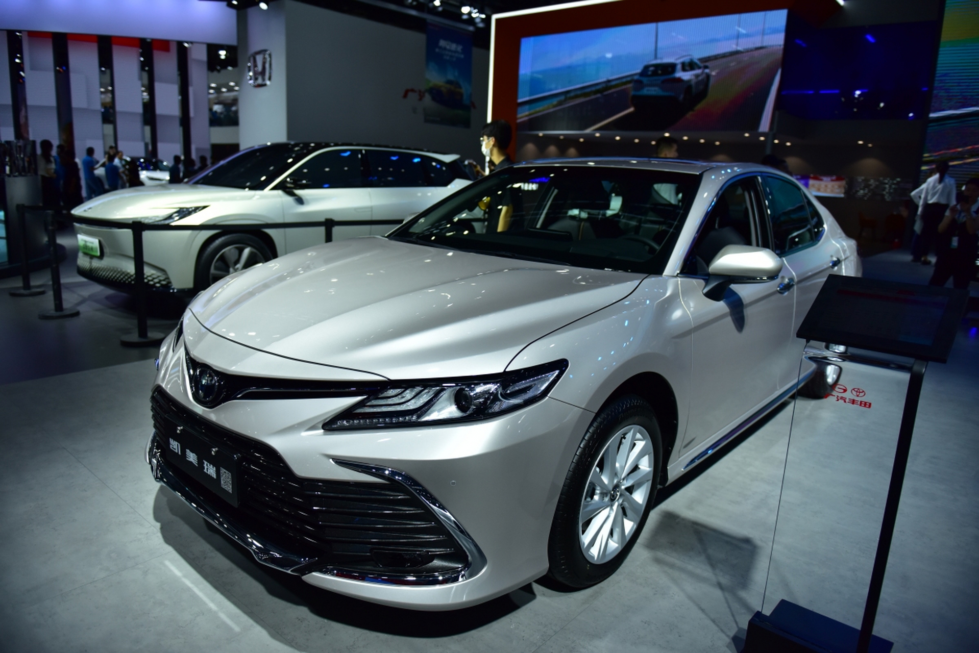 除了凯美瑞作为丰田的传奇之作,我们还需要深入了解一些关于它的实用