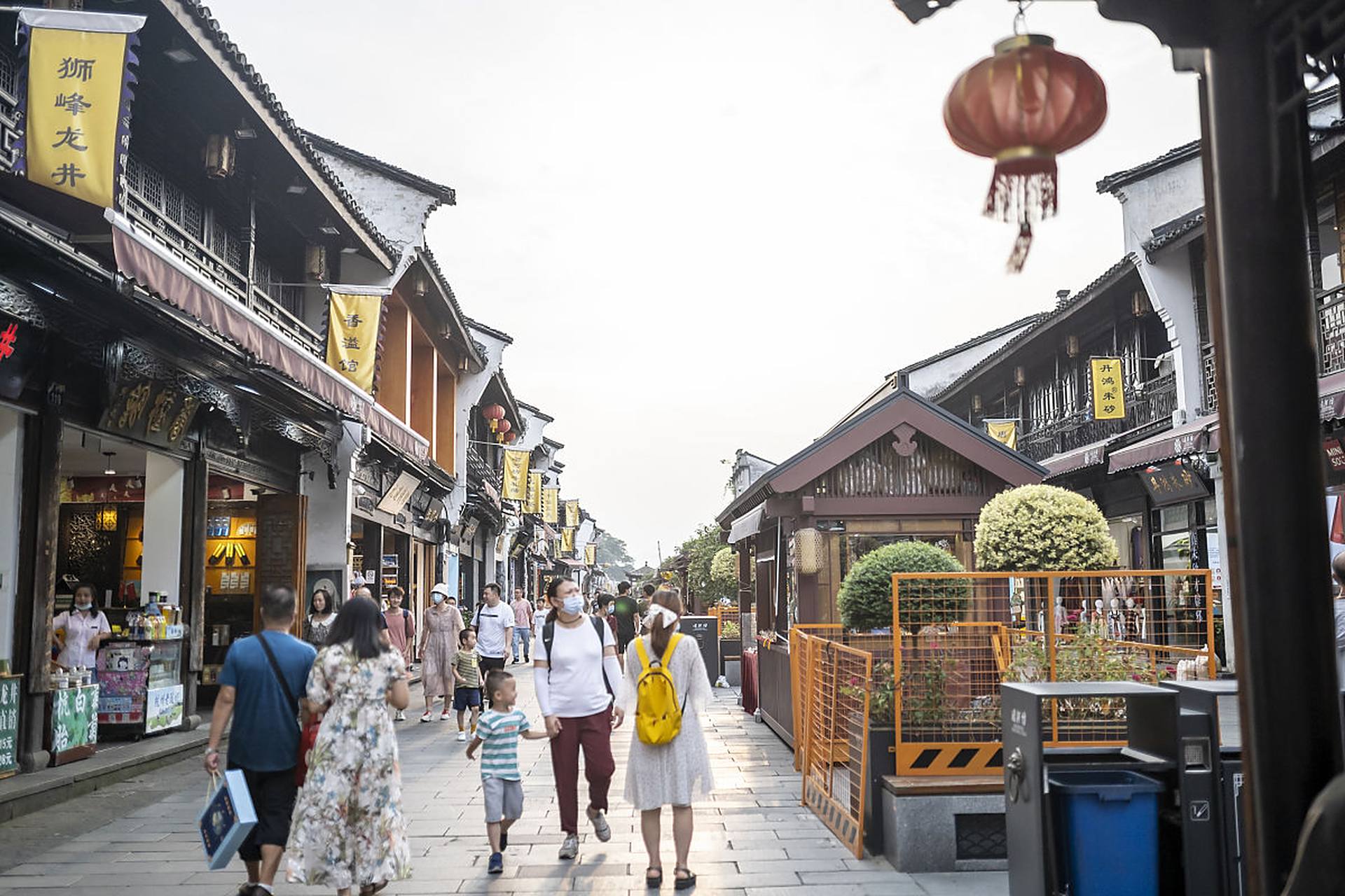 随着2023年杭州亚运会的临近,南宋御街也将迎来更多的游客,无论是南宋