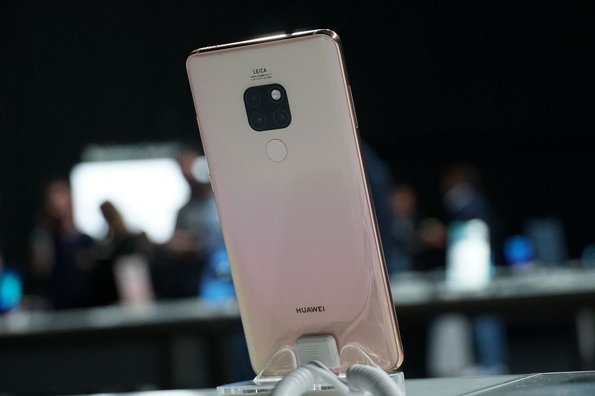 华为mate20系列迎来重磅系统更新,新增手动超级微距模式,优化流畅度和