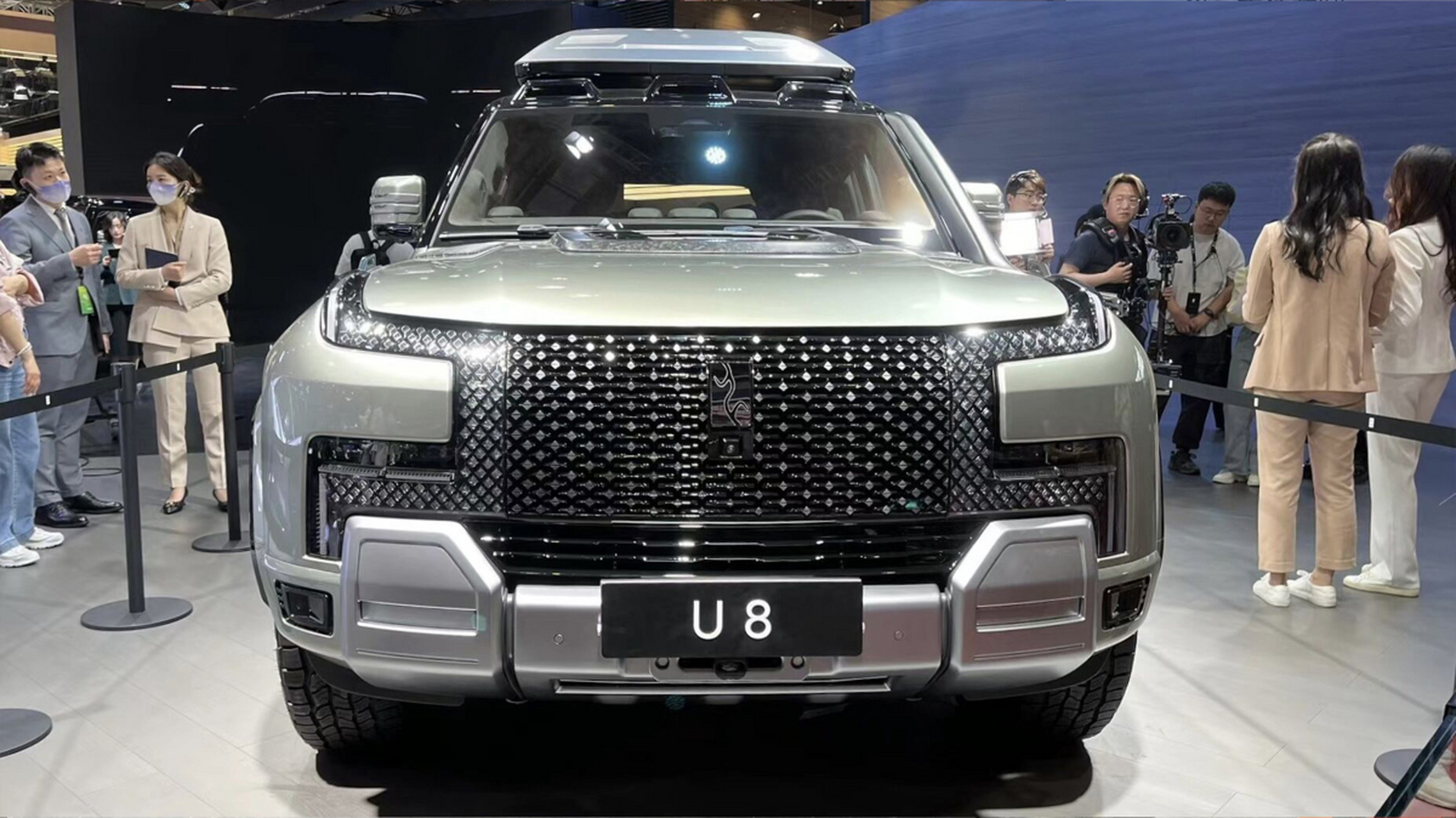 比亚迪百万豪车仰望u8订单破万!