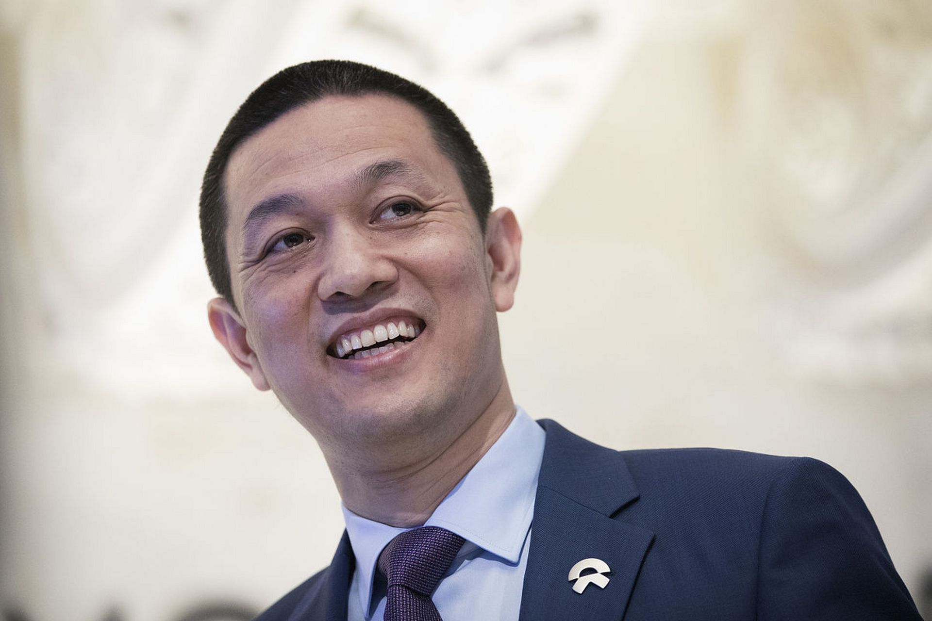 近日,蔚来董事长,ceo李斌发布了一封基调略显沉重的全员信,引发业界