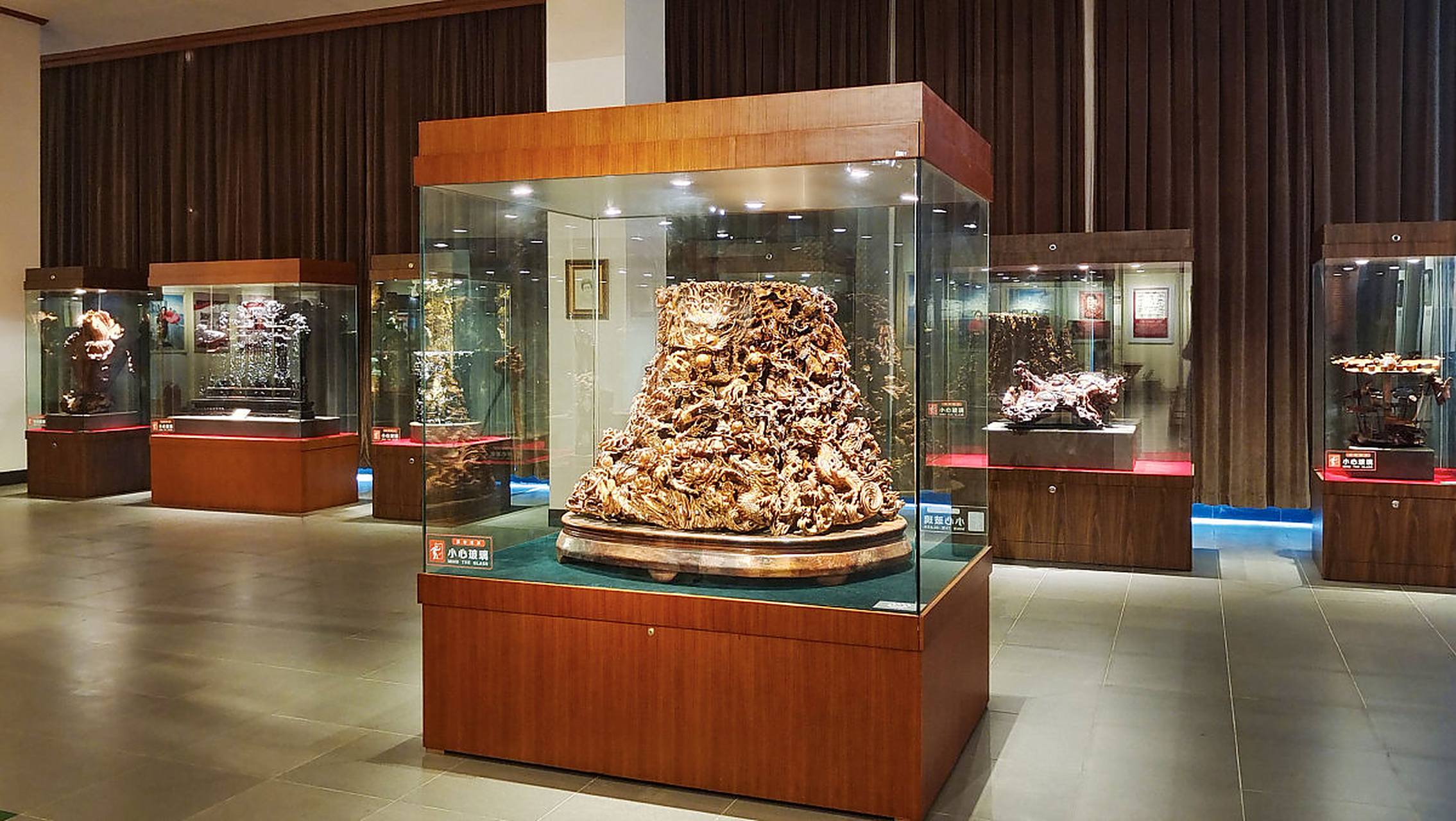 嬉行记# 在中国广袤的土地上,北海贝雕博物馆矗立着如同一座艺术殿堂