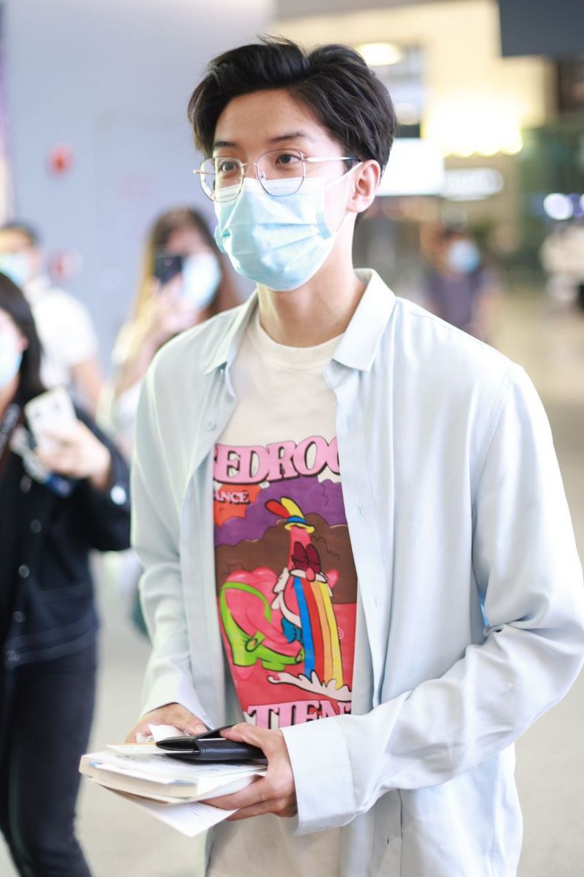 但是周峻纬并不想继续被冷遇,现在他开始疯狂宣传自己,先买了个角色