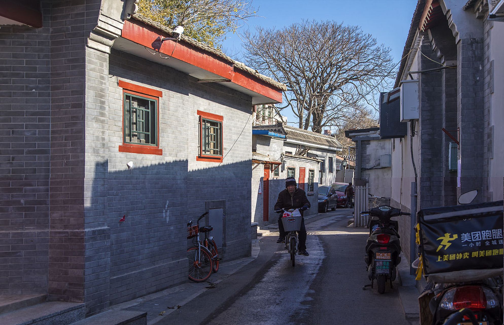 南锣鼓巷:位于北京市东城区,是北京最古老的街区之一,也是北京的胡同
