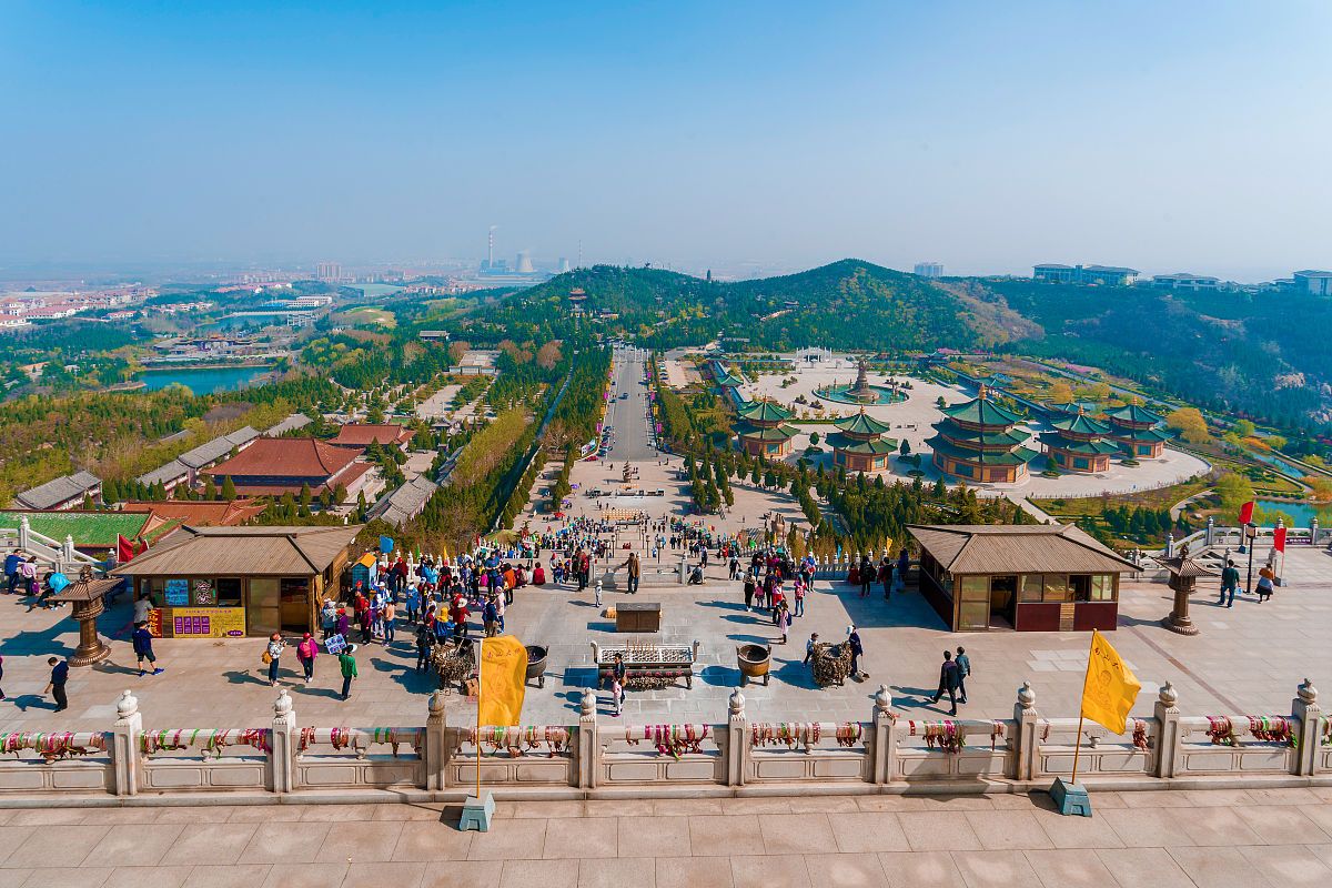 景区内有多个特色景点,包括禹王宫,夏园,人民防空教育馆等,还提供传统