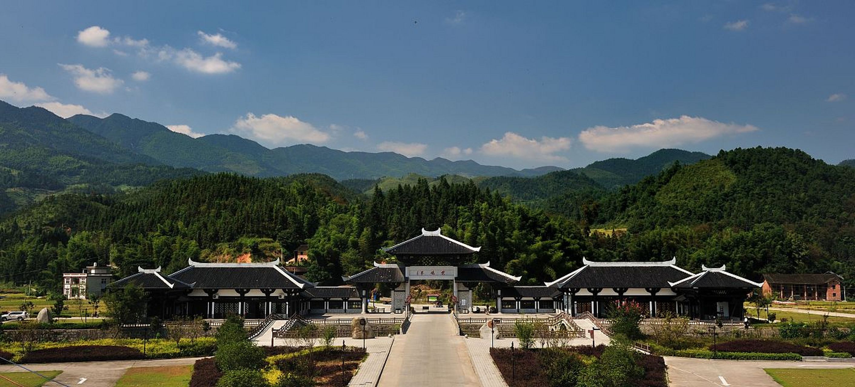 追溯千年的迁徙史诗  当我踏入福建省三明市宁化县石壁镇石壁村,我