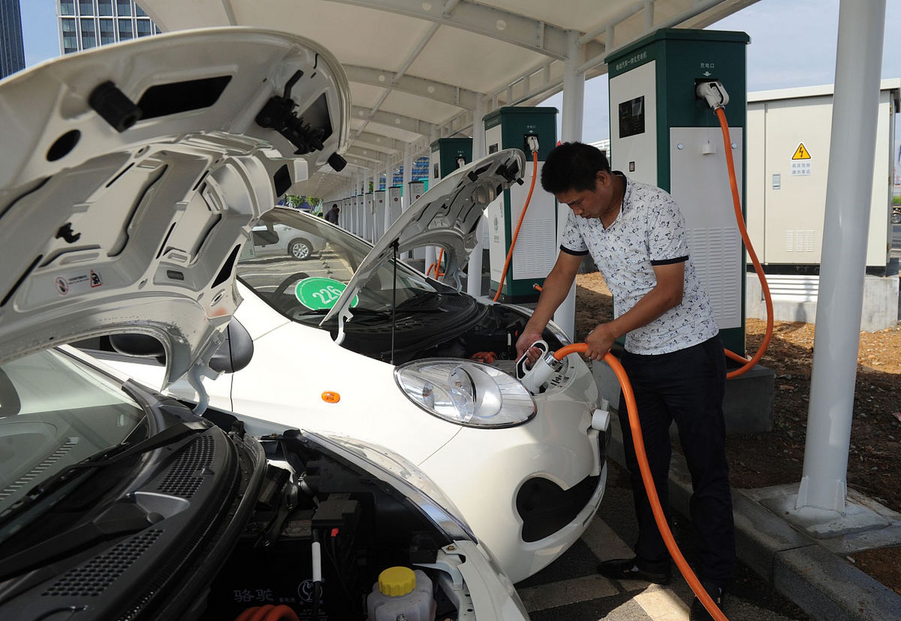 新能源汽车工程专业是一门聚焦于新能源汽车领域的专业,以车辆工程