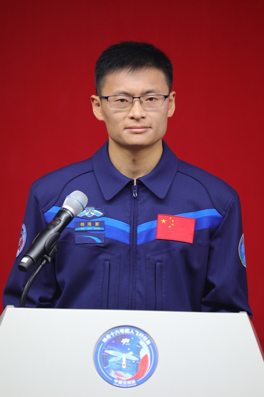 朱杨柱成为我国首个出舱活动的航天飞行工程师.赞! 祝贺!