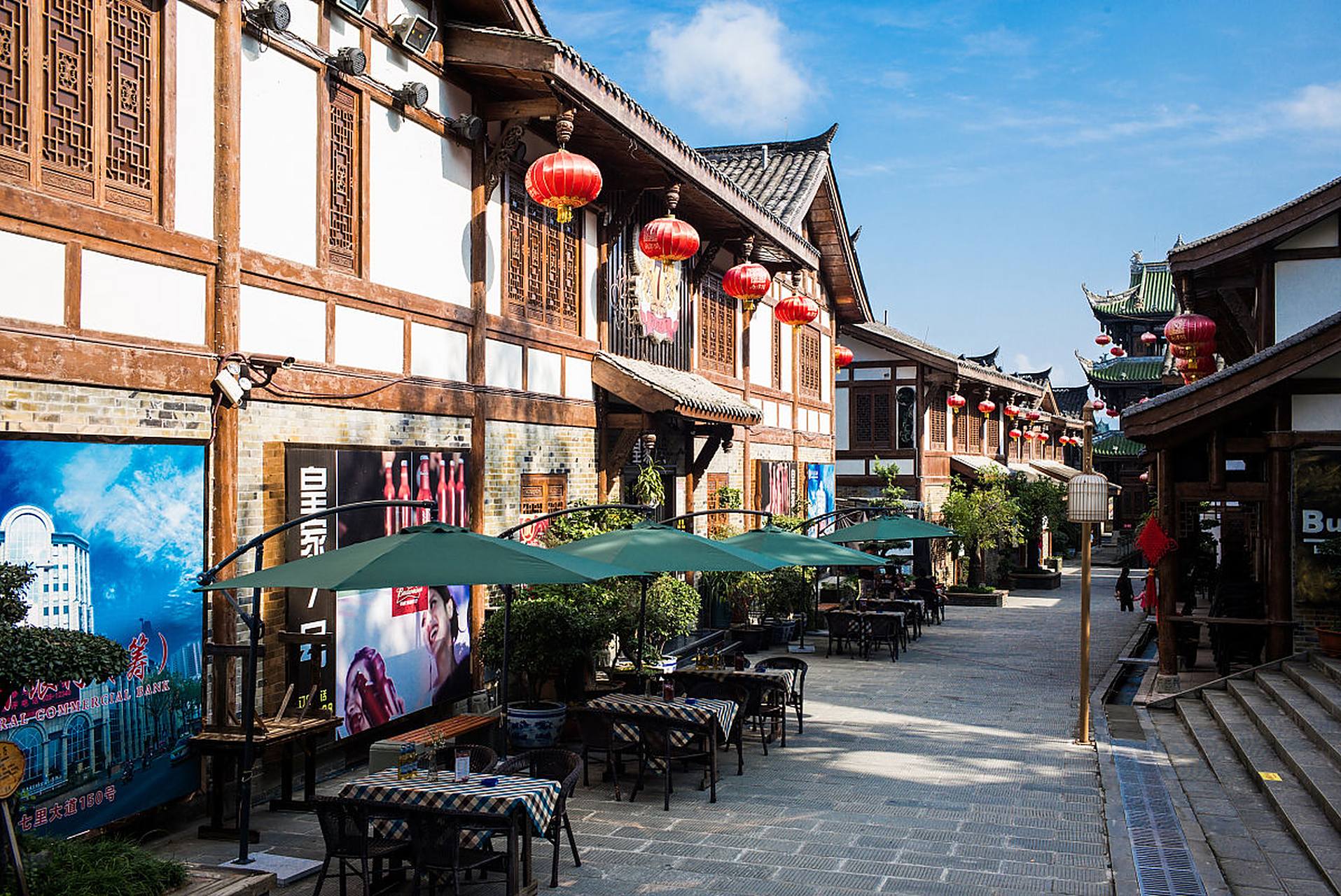 阆中古城:位于四川省南充市阆中市,是中国历史文化名城之一.