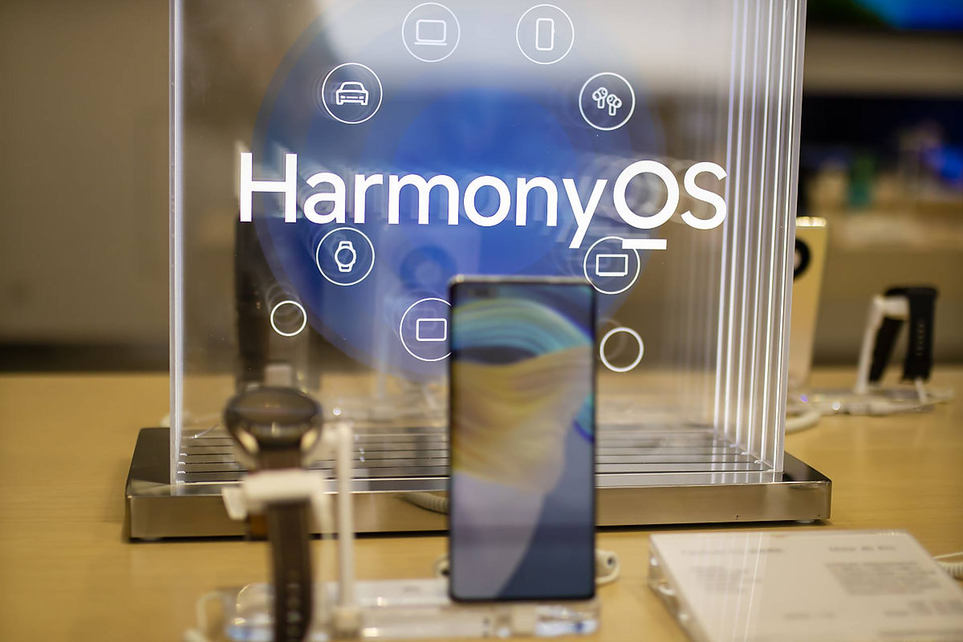 近日,华为推出了harmonyos next开发者预览版,迈出了摆脱安卓的重要一