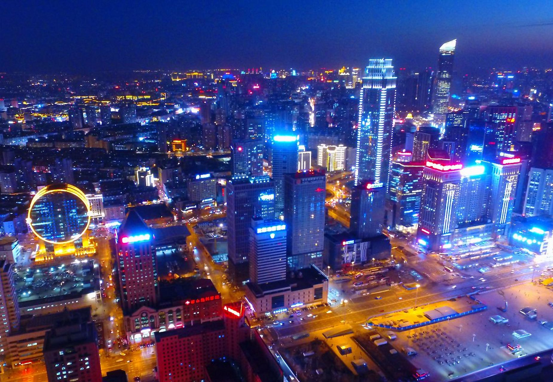 接下来,我将从以下几个方面来描述长春的夜景: