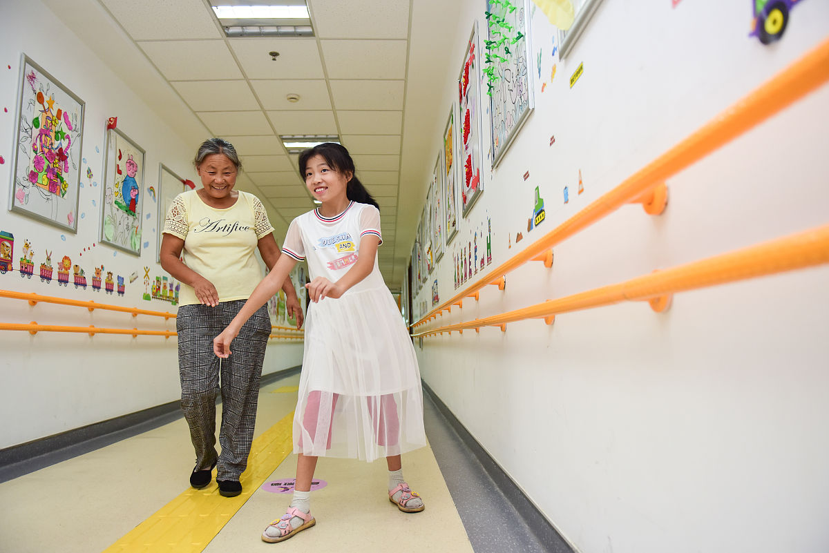 小孩子患有遗传性共济失调会有什么症状