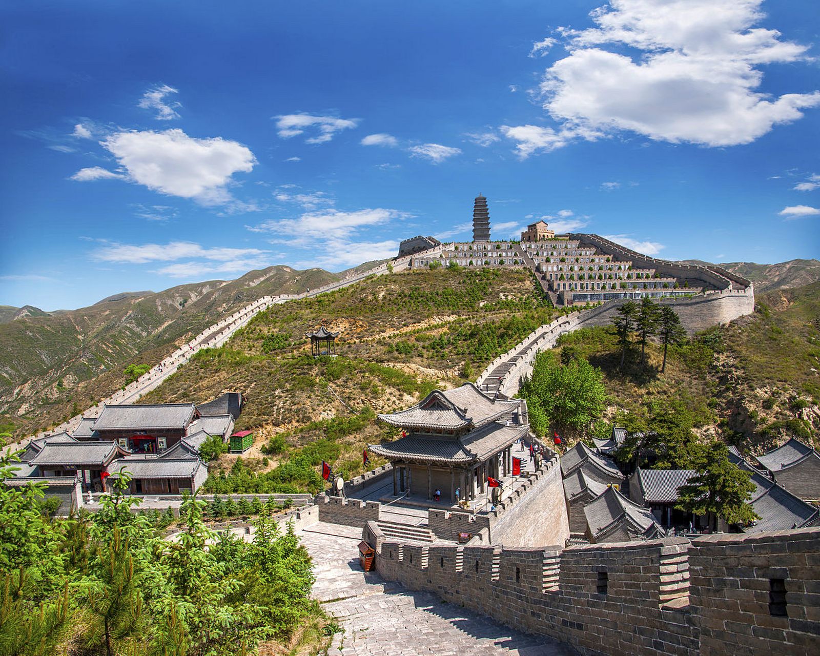 张家界是湖南的旅游城市,而张家口是河北的地级市,两者在地理位置