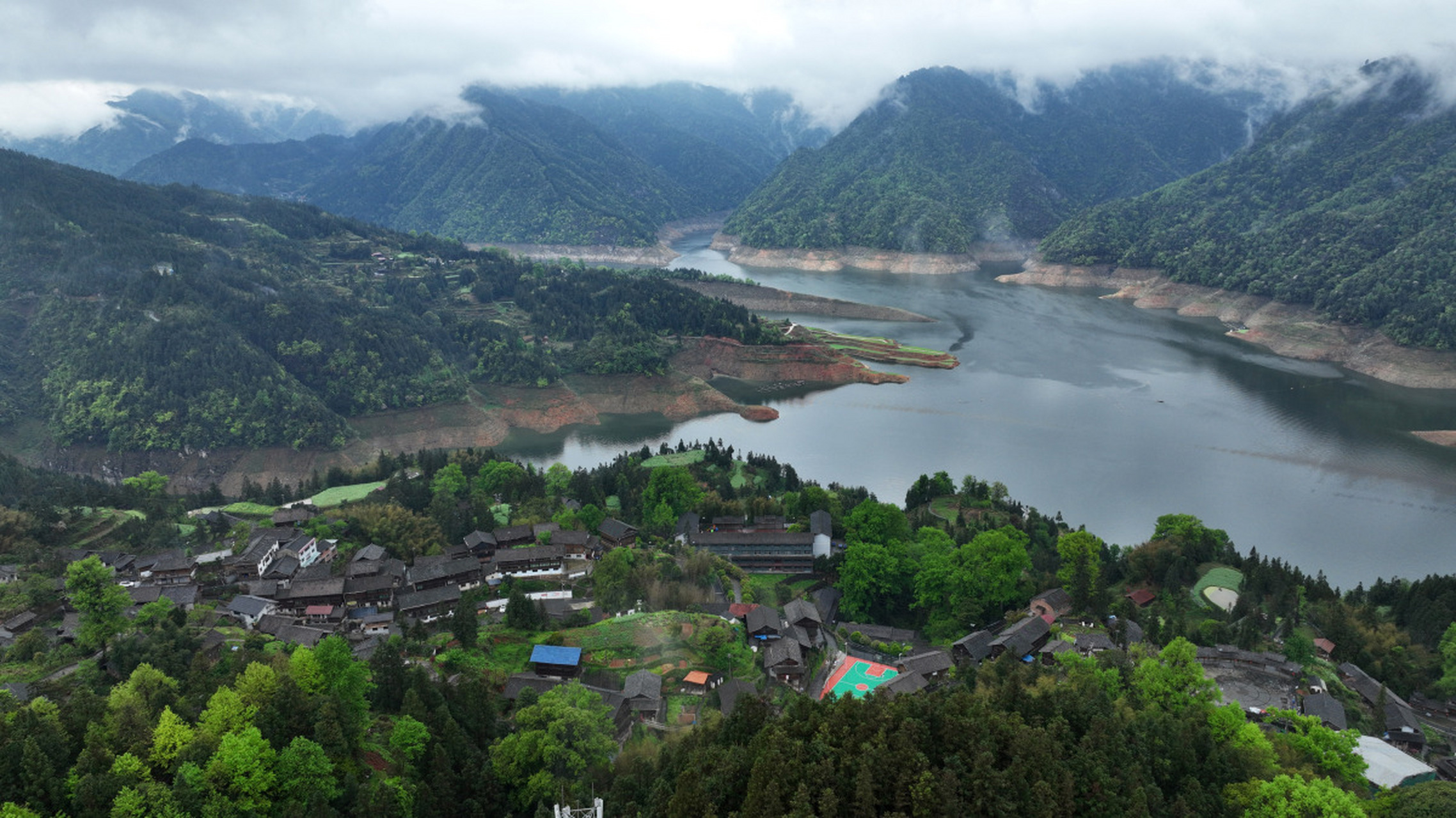 这次我来到了重庆三峡平湖旅游区,真的是被这里的美景震撼到了!