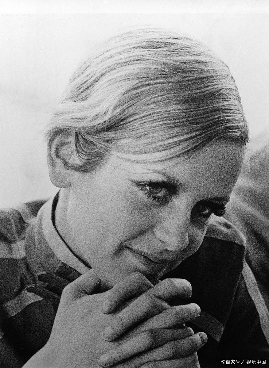 她的名字叫宁丝利·汉拜,崔姬"twiggy"是她的绰号,因为矮小的身材,未