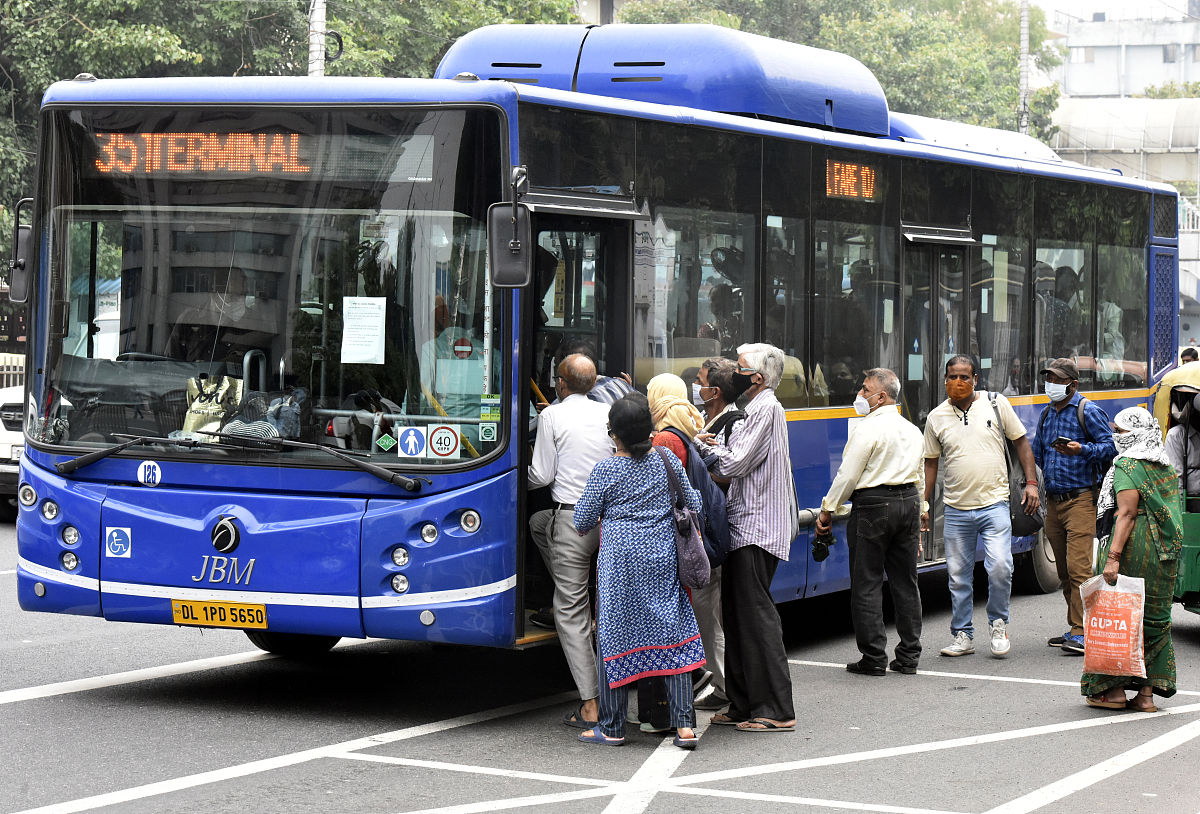 不一样的印度:公交车从不关门,随时可以上下,现在还后怕