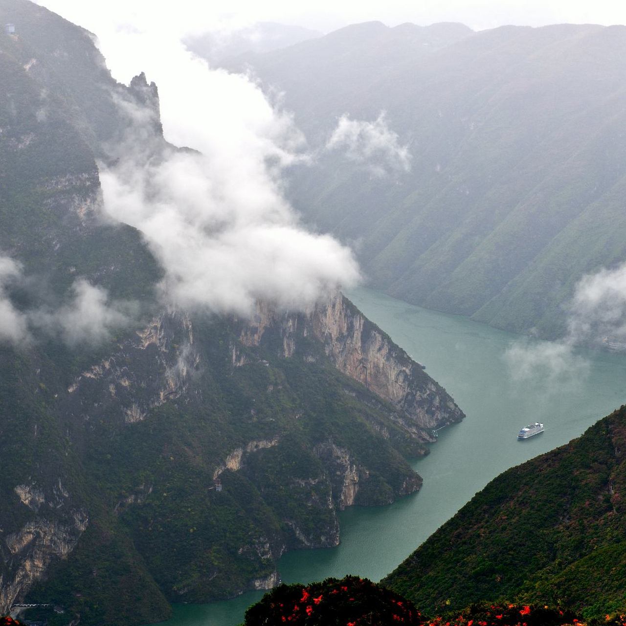 中唐诗人王建到巫山女观贞石后,还写了一首题为