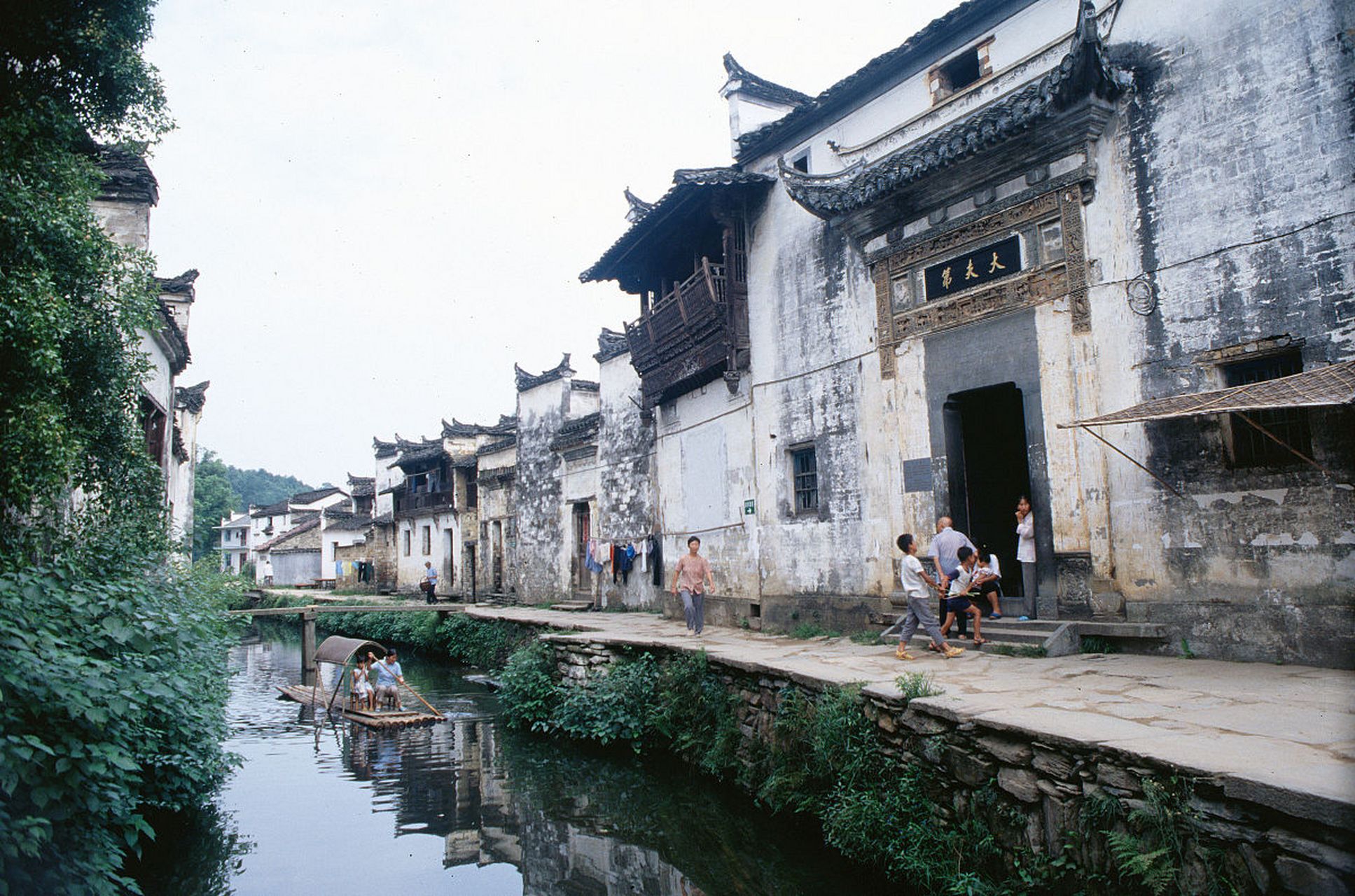 江西婺源李坑村,是一个以李姓聚居为主的古村落,距离婺源县城有12公里