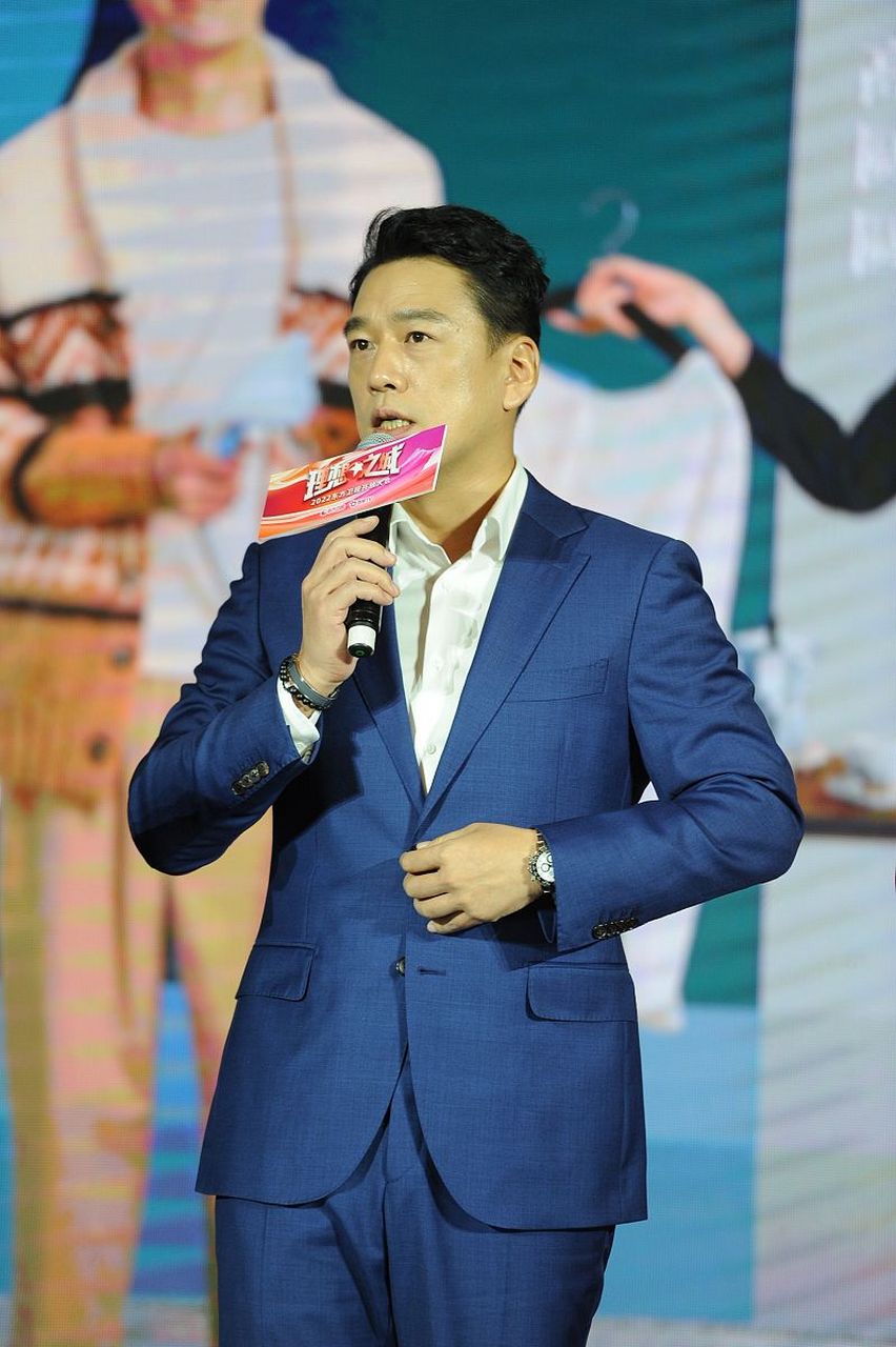 王耀庆演员是没资格生病的#  作为一位演员,王耀庆始终以专业精神和