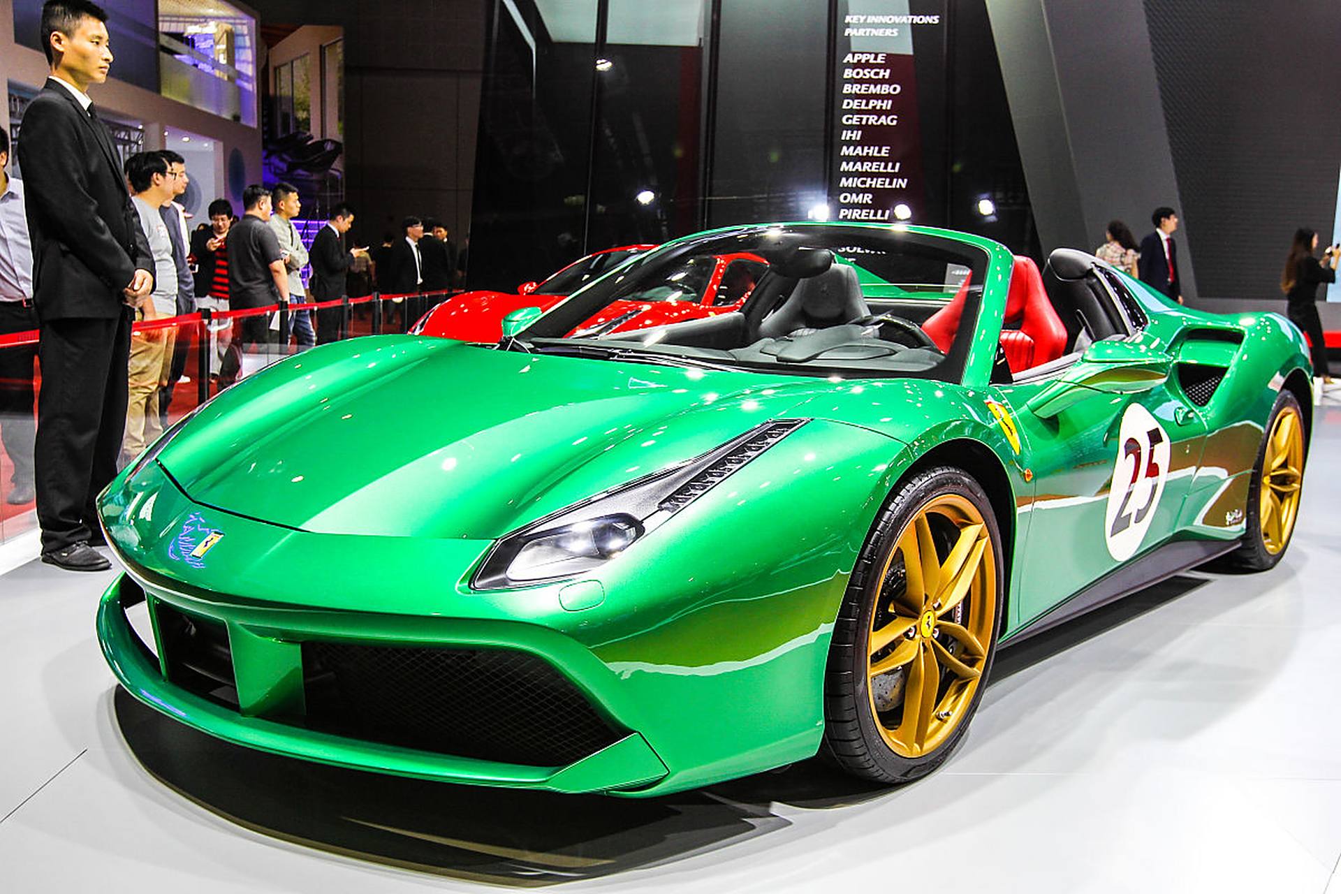 拉法是一款来自法国的豪华跑车品牌,由雷诺集团推出.