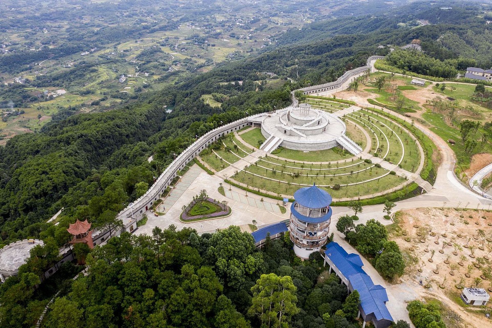 重庆南山风景区位于重庆市南岸区,是一个集山,水,林,泉,溶洞于一体的