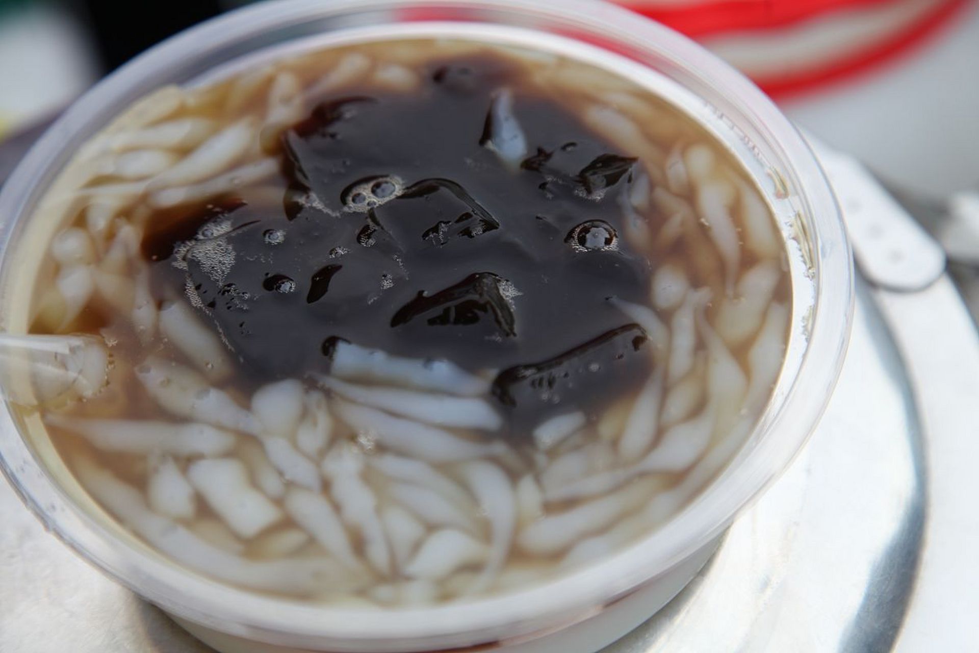 宜昌凉虾是湖北宜昌地区的特色美食之一,以独特的制作工艺和口感广受