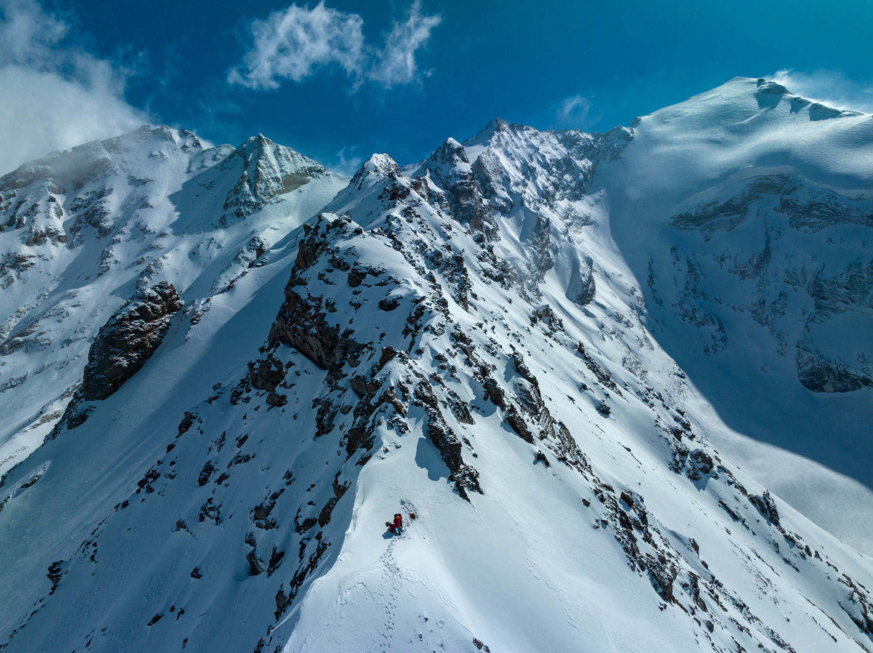 攀登中国岷山山脉主峰雪宝顶,不需要对路线位置做一板一眼的规划,没有
