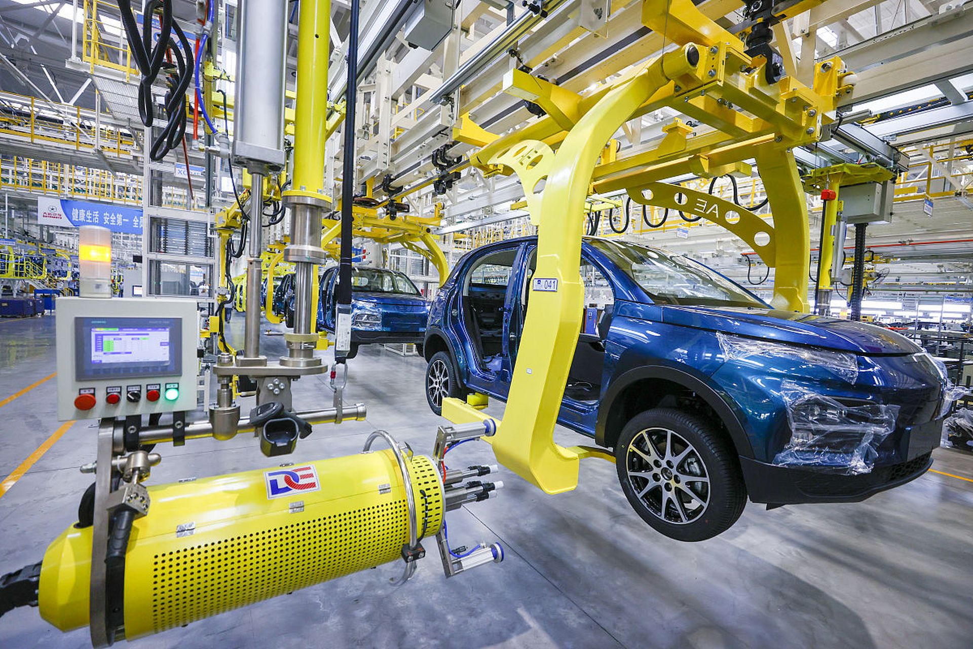 新能源汽车工程专业是一门聚焦于新能源汽车领域的专业,以车辆工程