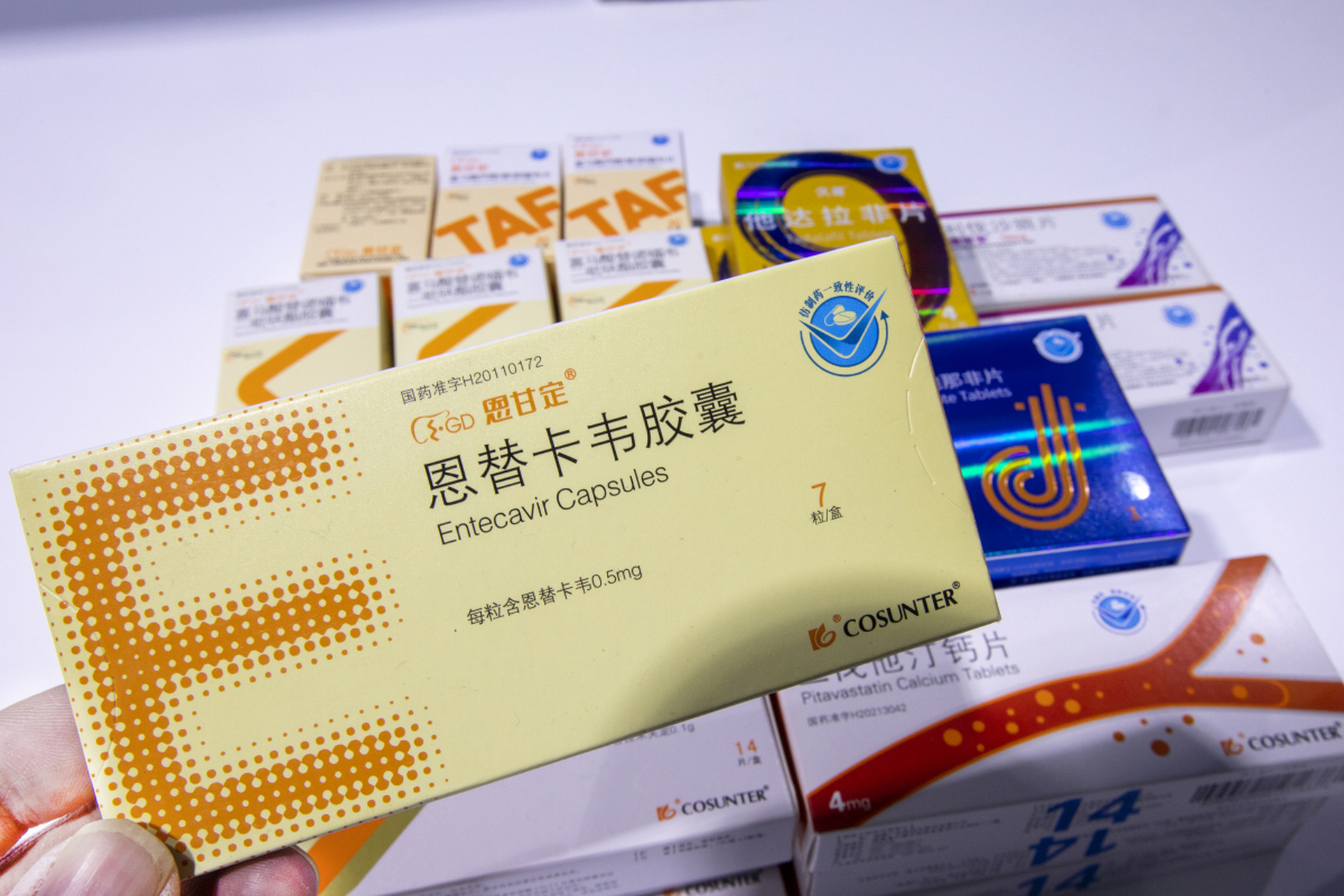 【患者留言】 孙主任,我是一名早期肝硬化患者,现在吃的恩替卡韦和安